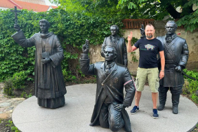 «Каго любіш? — Люблю Беларусь! — Экстрэміст? То ўзаемна!»