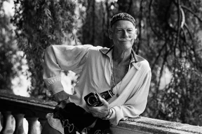 Снимал монархов, подсматривал за Бондом, вывел моделей на улицы и пляжи